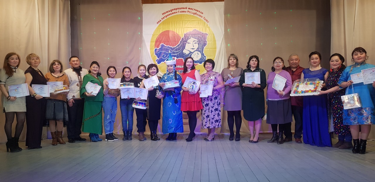 
	В Кызылском кожууне пгт. Каа-Хем прошёл отборочный тур  Международного  вокального фестиваля-конкурса  «Посвящаю маме.Авамга тураскааттым. To my mother»
